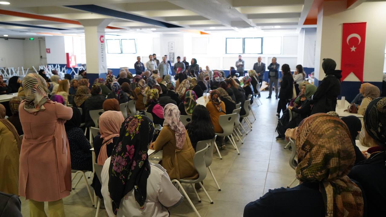 Kadın Kursiyerler Fabrika Gezisiyle İş Hayatına Hazırlanıyor