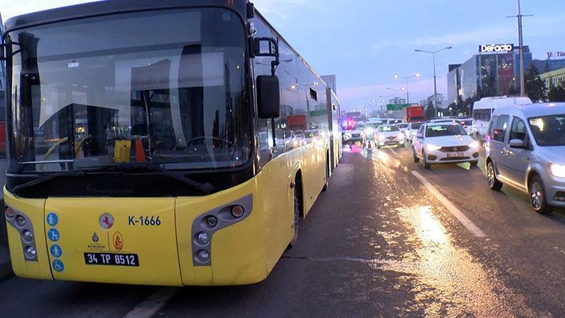 Bağcılar Basın Ekspres yolunda İETT otobüsün balataları yandı; trafik kilitlendi