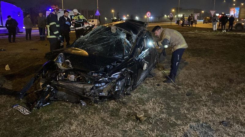Bursa'da 2 otomobil çarpıştı; 2 yaralı