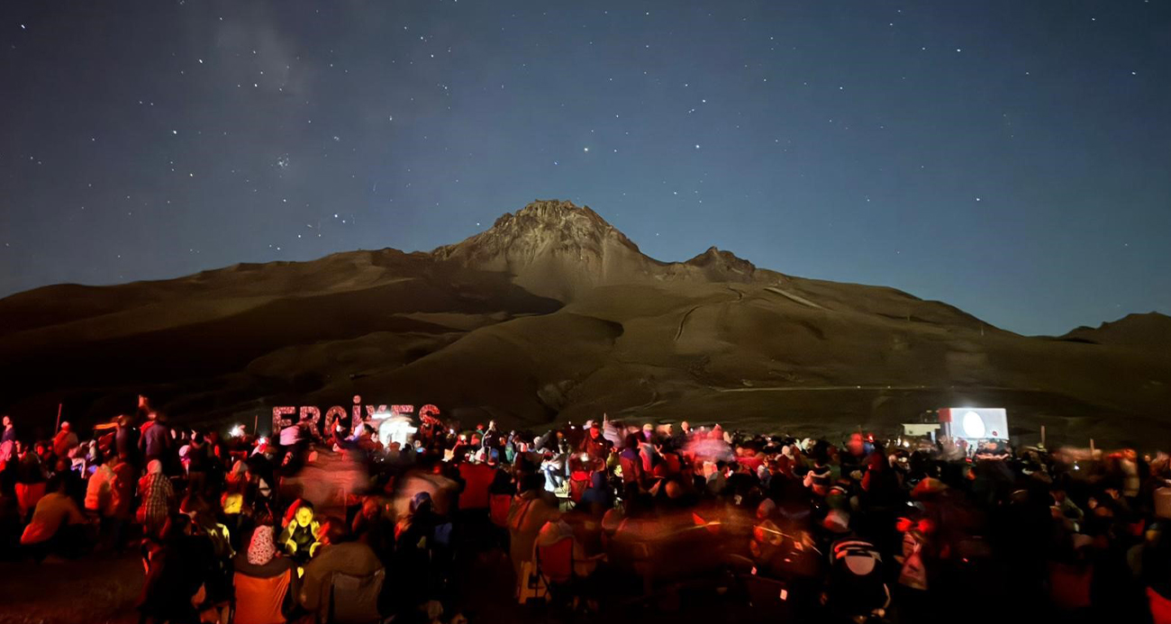 Gökyüzü tutkunları, meteor yağmurunu Kayseri’nin zirvesinde izledi