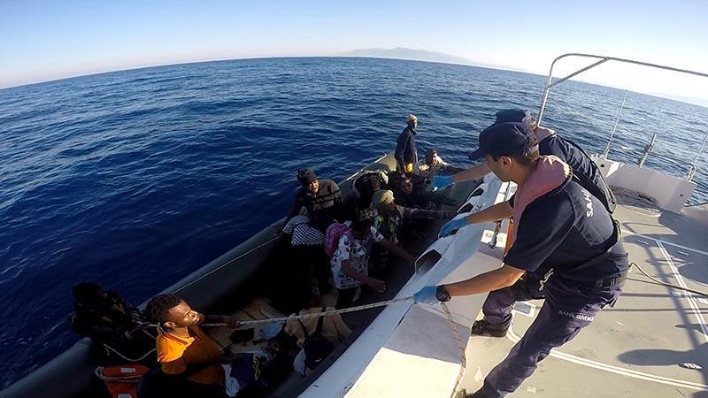 Türkiye’nin denizlerinde 5 yılda 105 bin 437 göçmen kurtarıldı